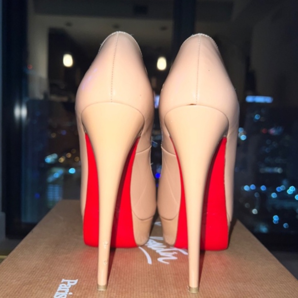 Christian  Louboutin lady peep